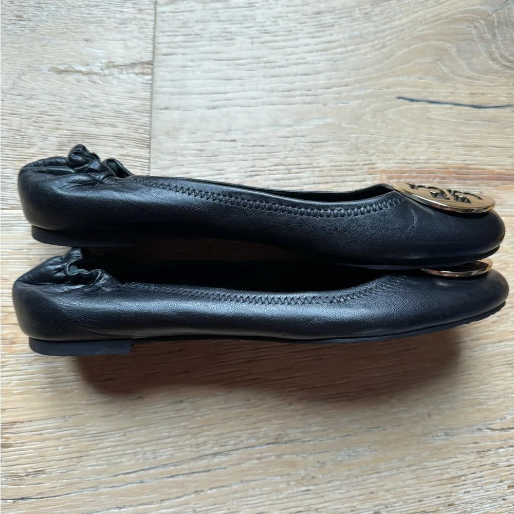 Tory Burch REVA Black Ballet Flats Gold Logo Sz 9 good cond price firm!
